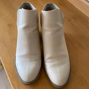 Universal Thread White Indie Heeled Booties Size 11